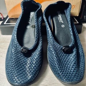 Arcopedico Navy Blue Textured Ballet Flats